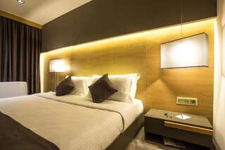 Отель Rilets Resort & Spa Рильский монастырь Улучшенный номер с кроватью размера «king-size»-1